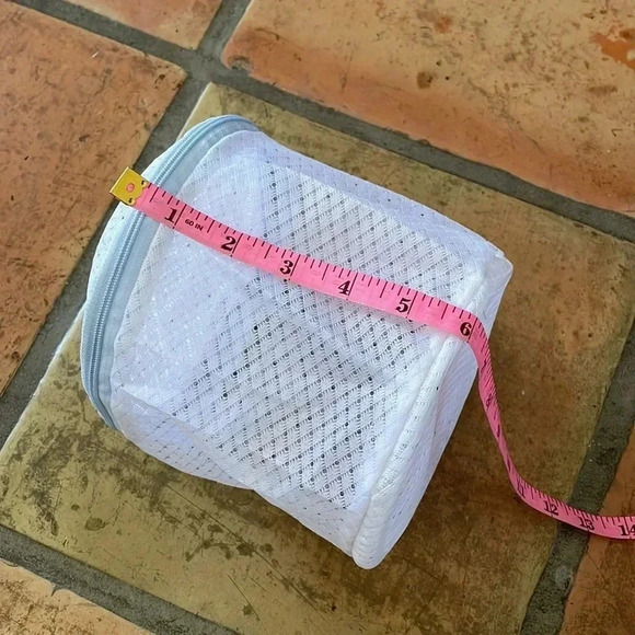 ❤️ NEW 2/$20 or 3/$25 Intimates Delicates Laundering Mesh Bag - Picture 4 of 7